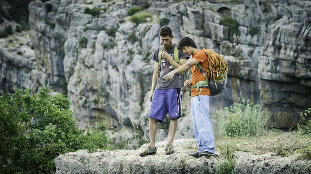 David Lama mit seinem Kletterpartner im Libanon