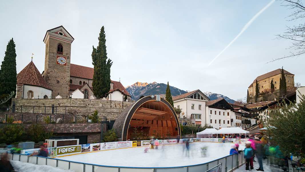 eislaufplatz in schenna
