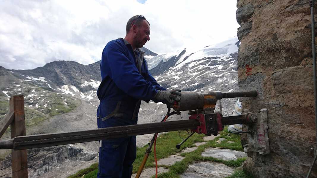 Auch an der Außenfassade war viel zu tun.