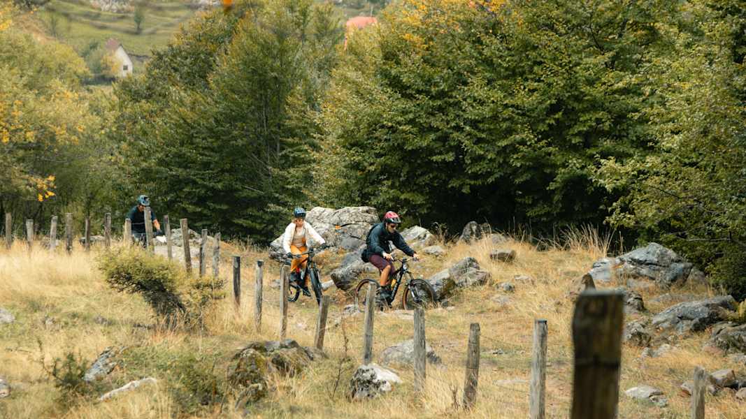 Ein ständiges Hoch und Runter: Anstiege und Abfahrten im dauernden Wechsel.