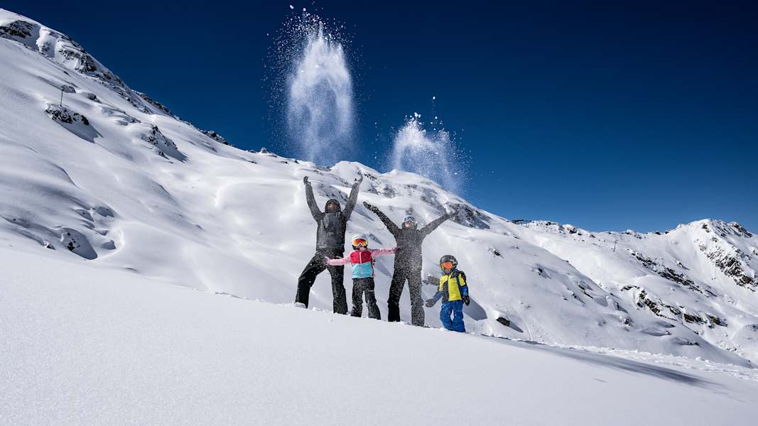 Einfach nur Spaß im Schnee gehört an einem Skitag auch dazu.