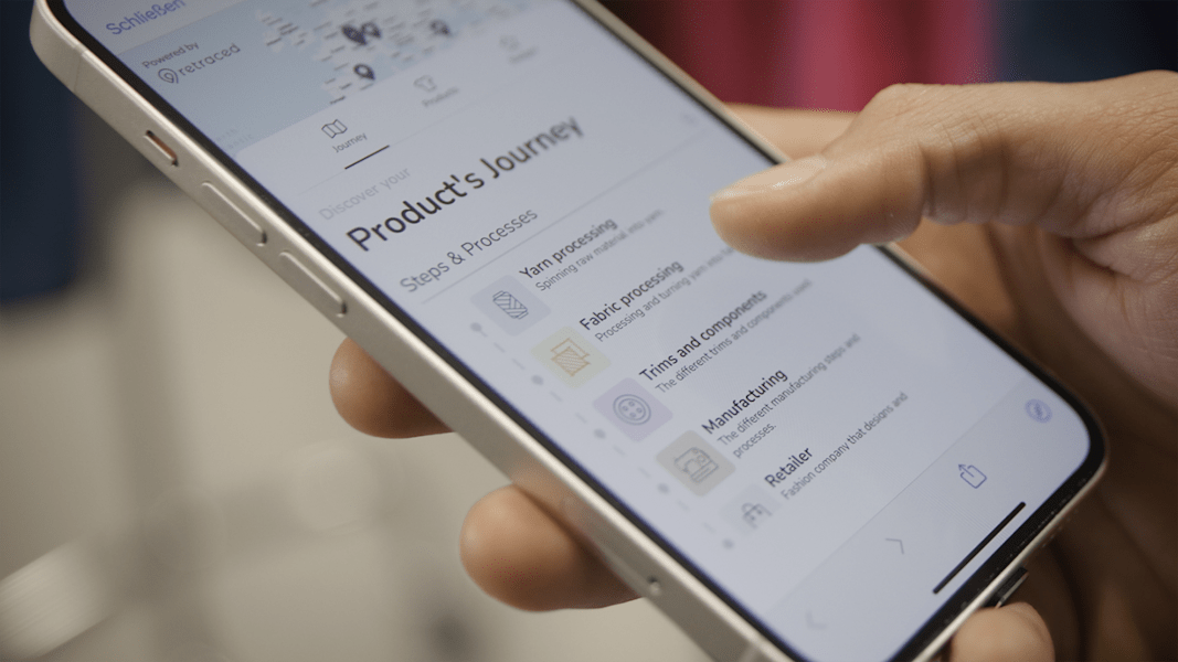 Eine Landkarte mit Pins markiert die Stationen des Herstellungsweges und gibt Auskunft über die einzelnen Produktionsschritte.