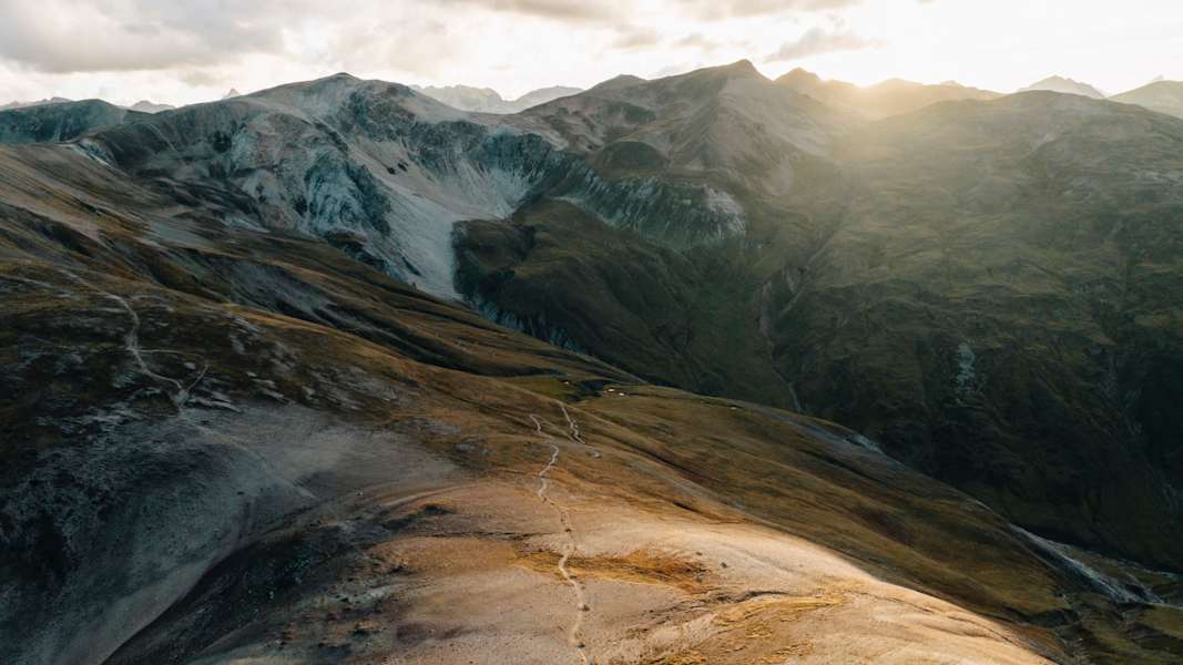 Biken zwischen Gletschern und Seen im Engadin.