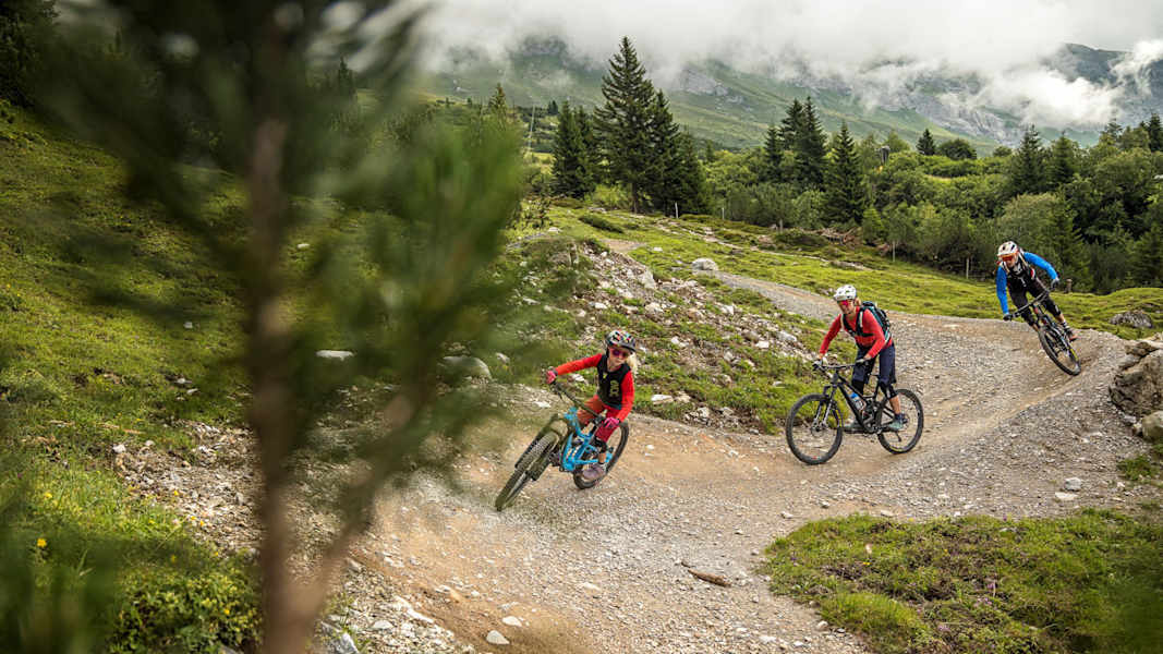 Auch Familien finden in der Bikerregion Laax ihren Flow.