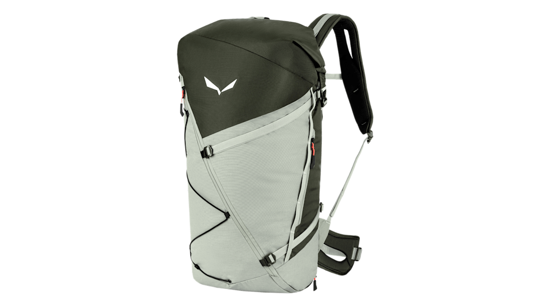 Der Salewa Puez 32+5L Rucksack für Damen punktet durch seine frauenspezifische Passform, das durchdachte Tragesystem und sein Rolltop – für schnell Zugriff und zusätzliches Volumen.