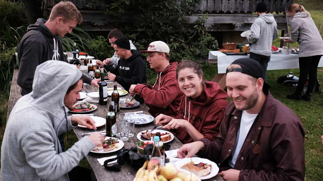 Burton-Camp in Lenggries: Abendessen unter freiem Himmel