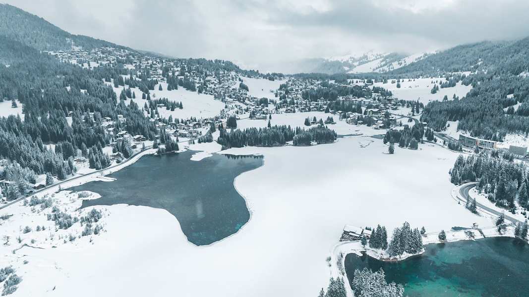 Ein Blick ins winterliche Tal von Lenzerheide.