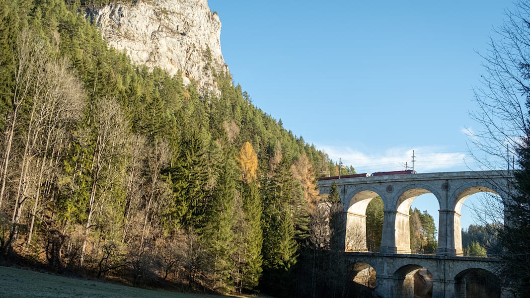 Die winterliche Reise führte die Influencer zu Hidden Spots, wie dem Kalte-Rinne-Viadukt der Semmeringbahn.