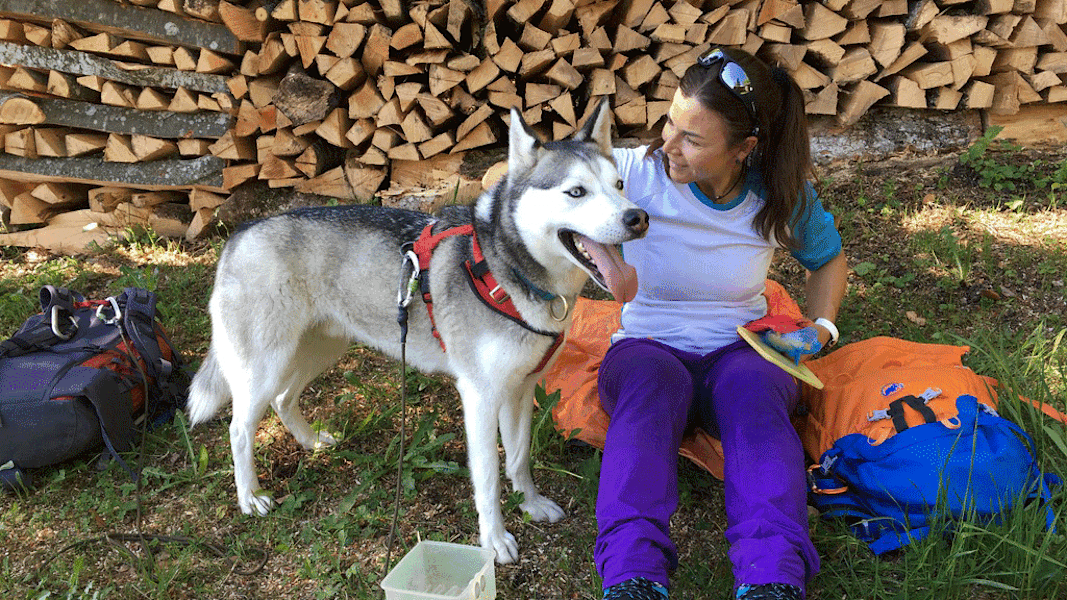 Corina Haas mit Hund Nortu
