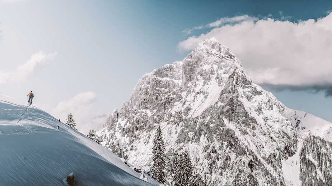 Skitourengeher im Gesäuse in der Steiermark