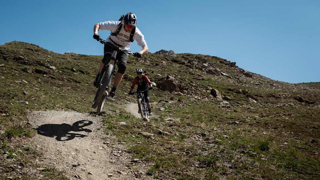 Auf den Flowtrails genoss das Foxpack reichlich Airtime.