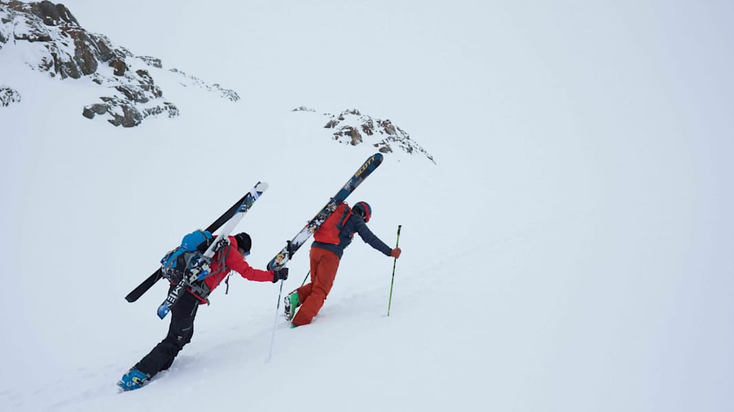 Ski-Tragepassage: Aufstieg zum Mittagskogel im Pitztal