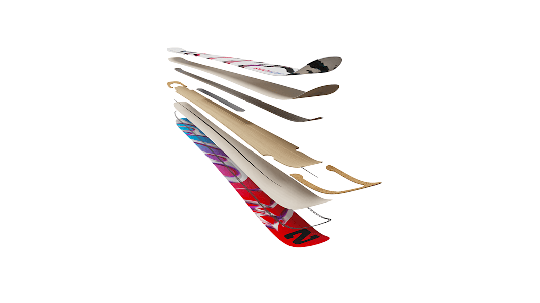 Ski von Salomon im Detail. Man sieht jede Schicht des Models „QST BLANK“.