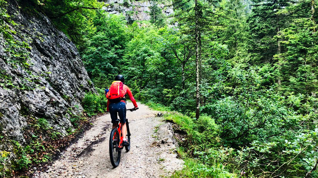 Durch das wildromantische Rettenbachtal