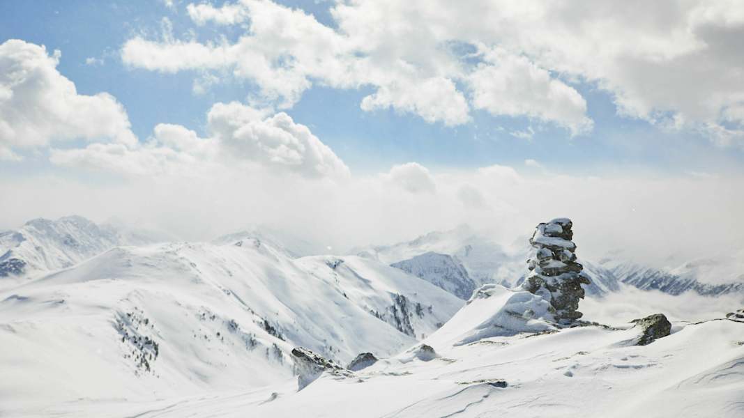 Skitour in den Kitzbüheler Alpen: Am Gipfel des Sonnwendkogels im Trattenbachtal