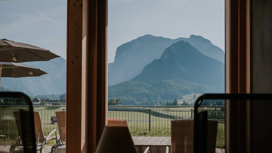 Ausblick auf die Bergwelt vom G'sund und Natur Hotel DIE WASNERIN in Bad Aussee.