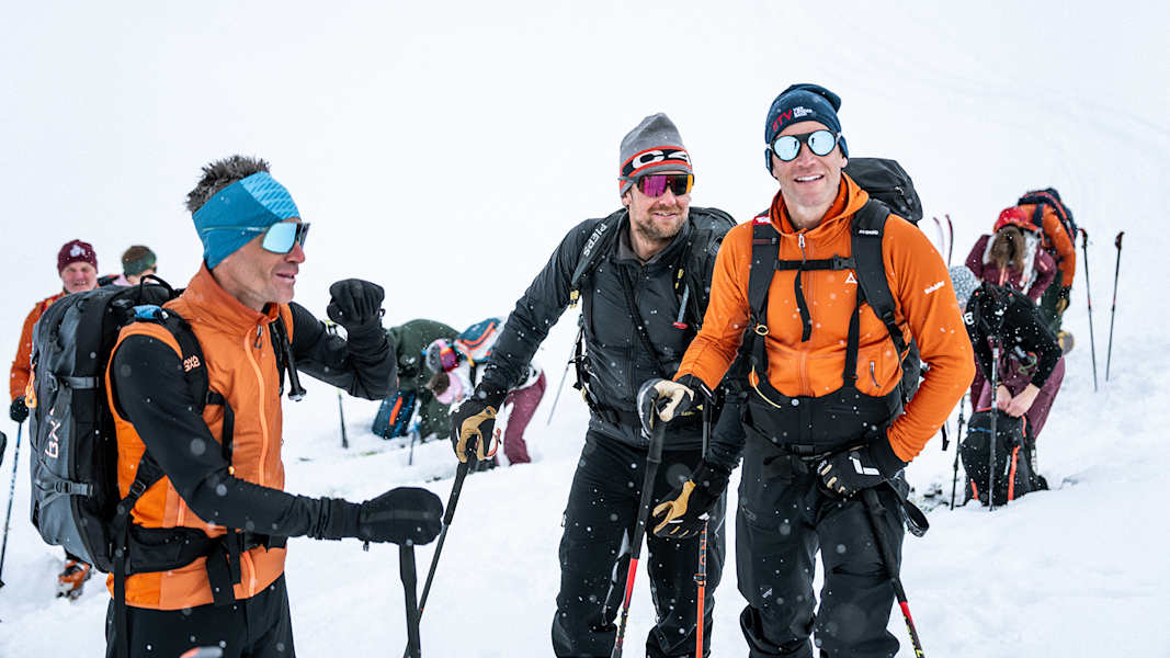 Gute Laune trotz Schnee und Anstrengung bei der Skitour