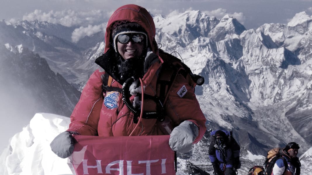 Eine finnische Frau auf dem Gipfel des Mount Everest.