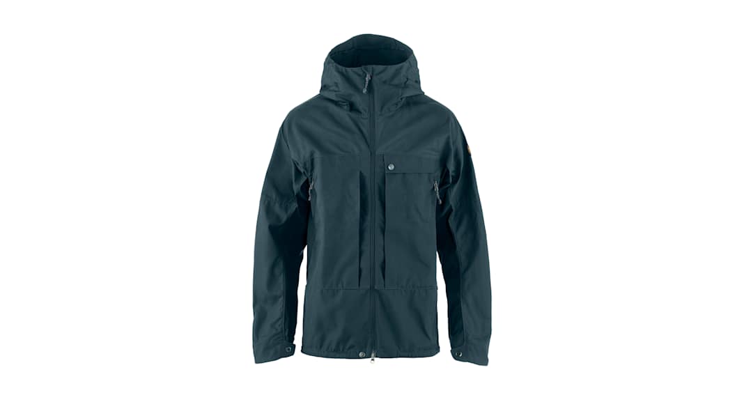 Die Bergtage GTX Pro Jacket für Herren in der Farbe „Mountain Blue”.