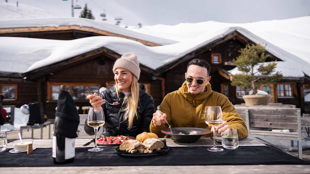Auf der Allriss Alm erwarten einen kulinarische Genussmomente.