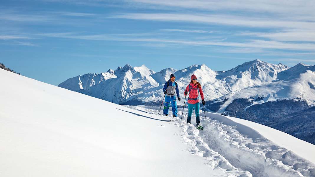 Mit Schneeschuhen durch den Tiefschnee bei Kappl im Paznaun.