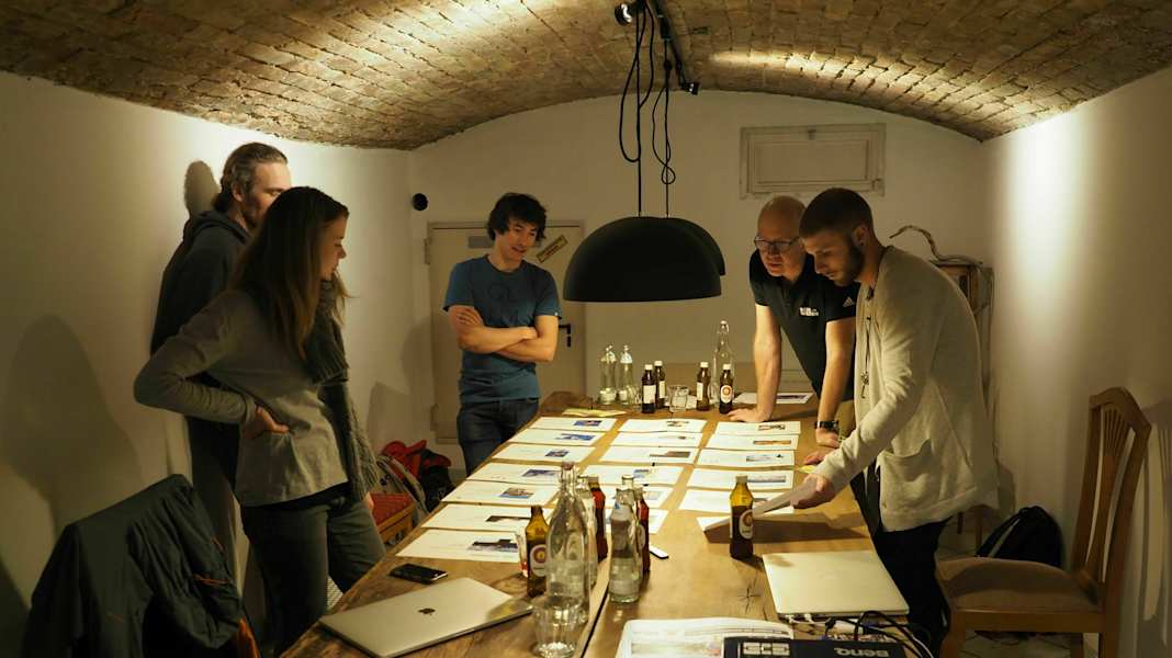 Eiger Extreme: Jury-Sitzung in den Räumlichkeiten von „Zeit für Draussen“ in Innsbruck