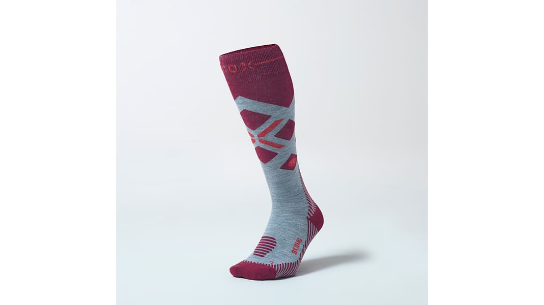 Die STOX Merino Skiing Socks in der Farbe Silbergrau / Barolo.