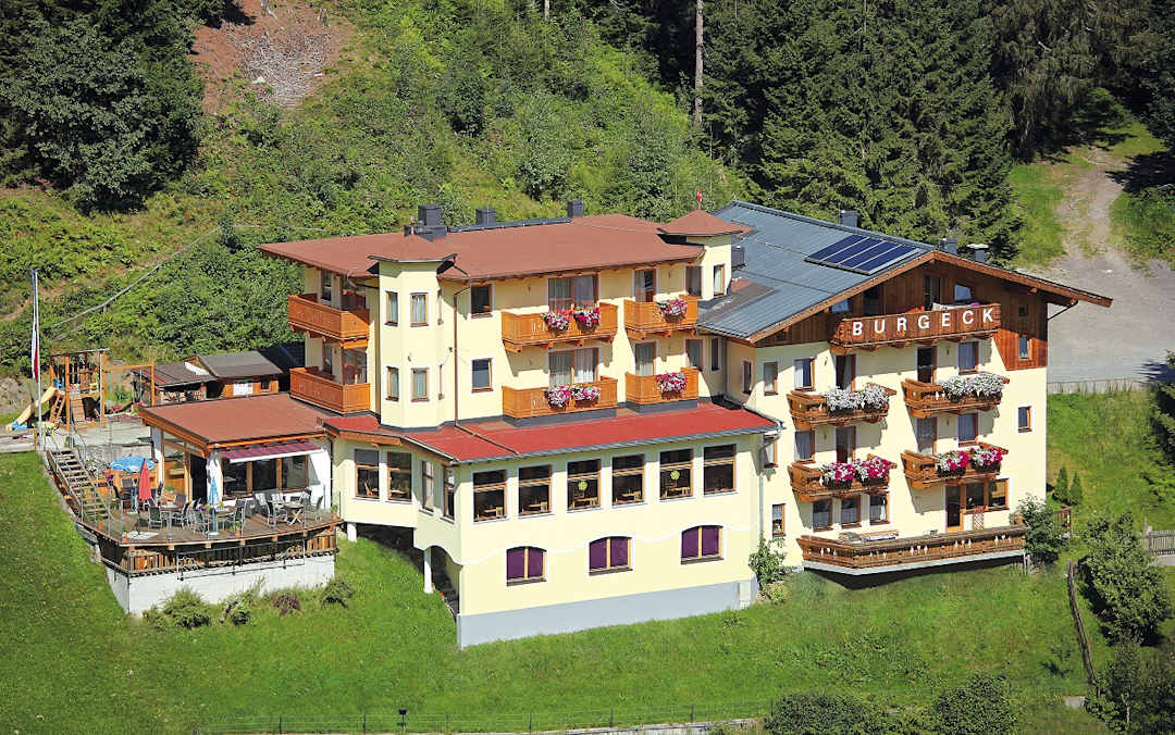 Panoramahotel-Bureck-Aussen