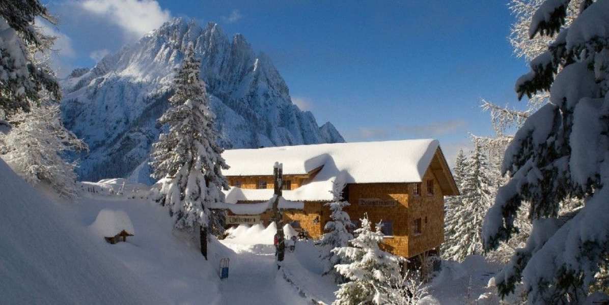 Dolomitenhütte im Winter