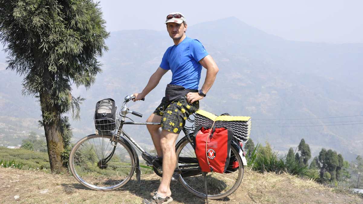 Christian Stangl mit dem Waffenrad in Indien