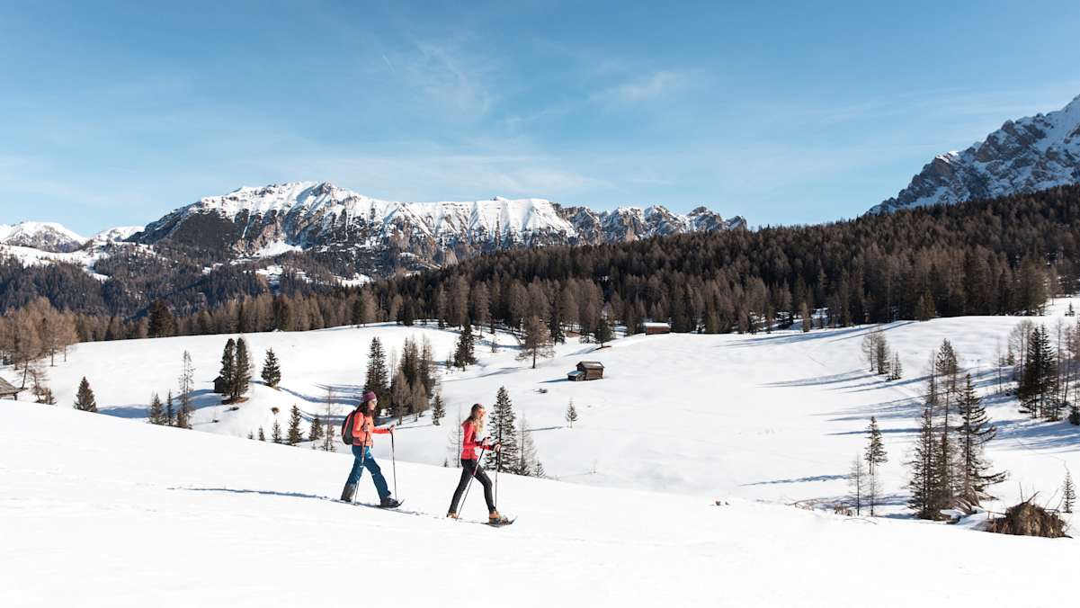 Mit Schneeschuhen über die Armentara Wiesen
