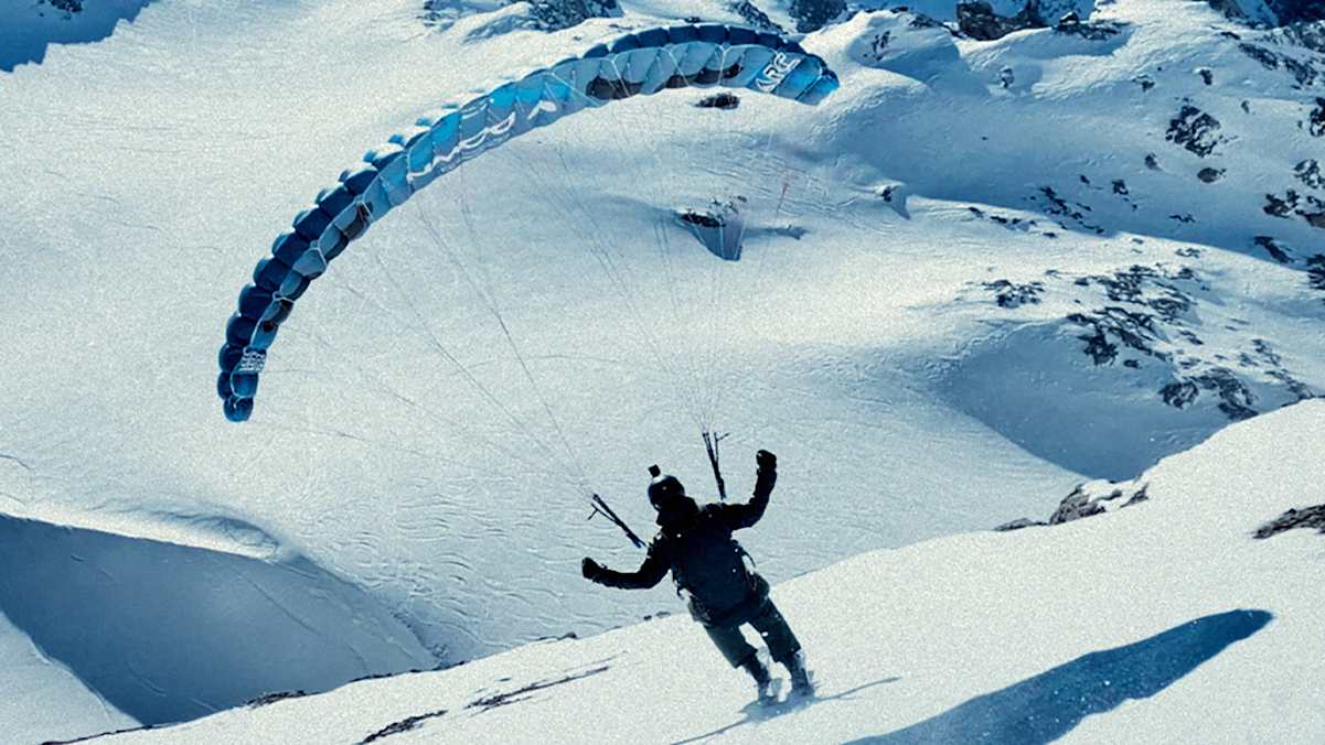 Anthony Dutruy beim Speedriding in den Schweizer Alpen.