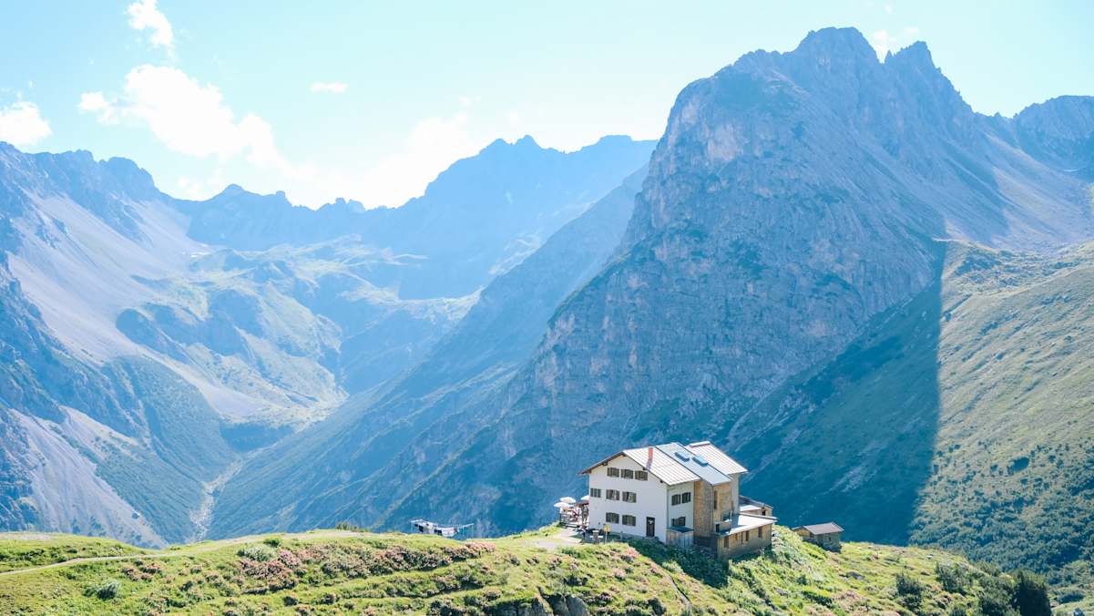 Die Steinseehütte inmitten der Lechtaler Alpen