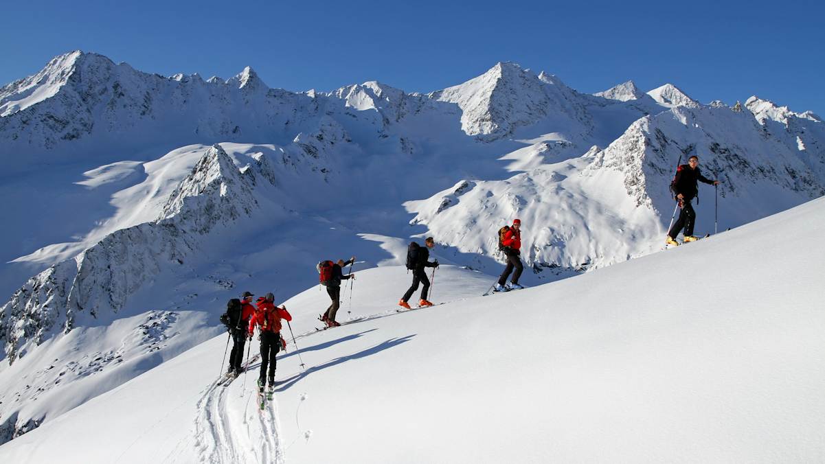 Im Aufstieg zum Rinnennieder (2.900 m) im Tourengebiet der Franz-Senn-Hütte im den Stubaier Alpen.