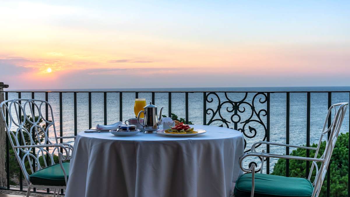 Sonnenaufgang auf dem Balkon im Hostal de la Gavina in S'Agaró