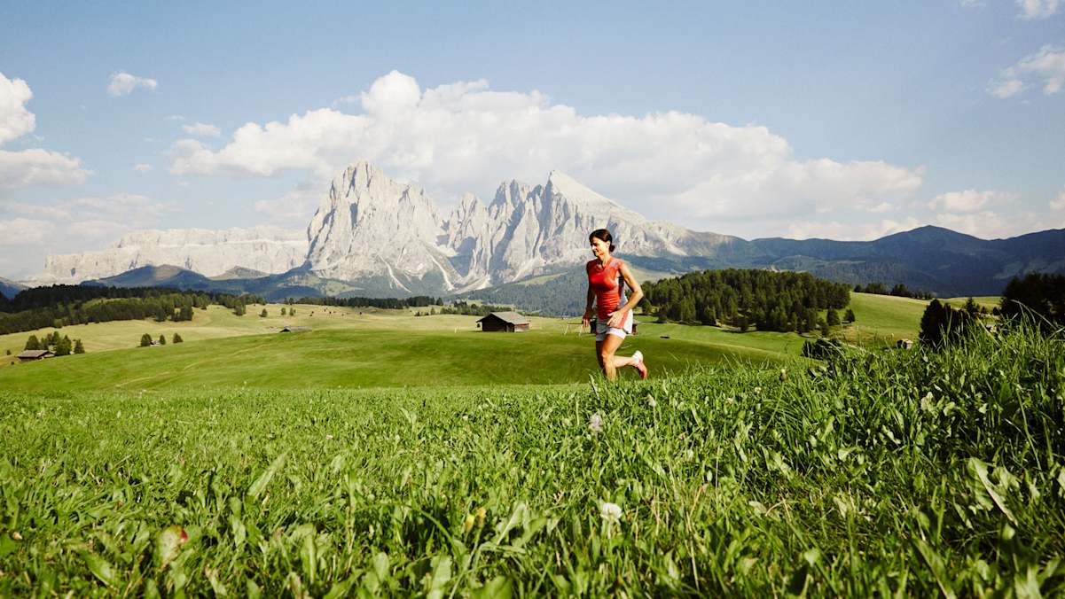 Claudia Rier nutzt es weidlich aus, dass ihre Familie seit Generationen eine Hütte auf der Seiser Alm hat – und kommt mehrmals die Woche aus Bozen herauf, um zu sporteln
