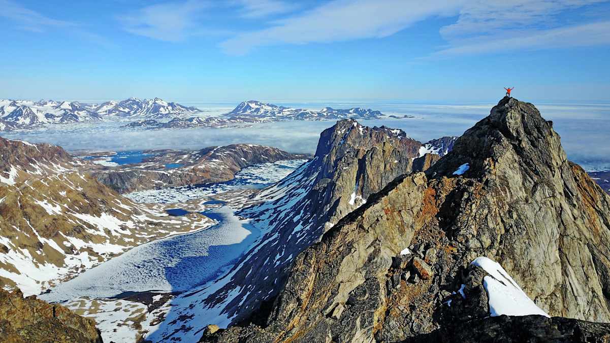 Am Gipfel des selten bestiegenen Polhem Fjeld (1.030m) in Ostgrönland
