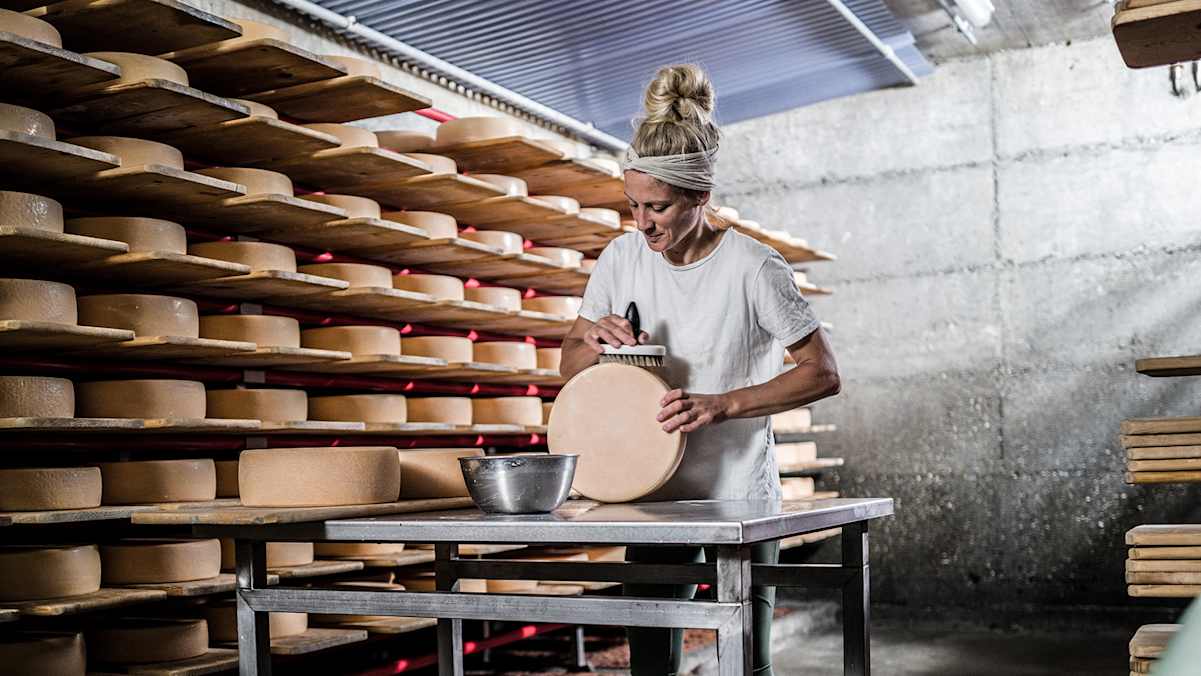 Die Kunst des Käsens: Katharina liebt die detailgenaue Arbeit.