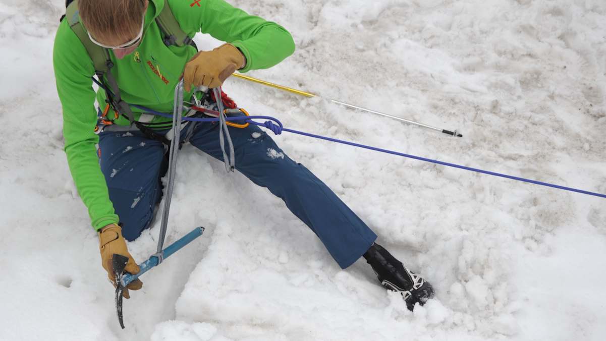 Spaltenrettung - Seilrolle: Sturz halten und Verankerung aufbauen