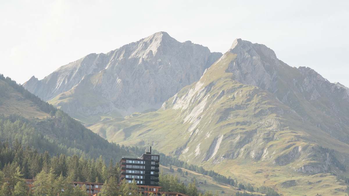 Das Gradonna ****S Mountain Resort liegt in beeindruckender Lage auf 1.350 Metern Seehöhe in Kals am Großglockner