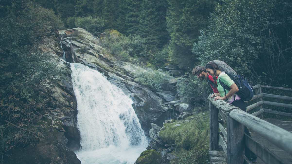Wasserkaskaden ohne Touristen-Trubel in der Burkhardklamm.