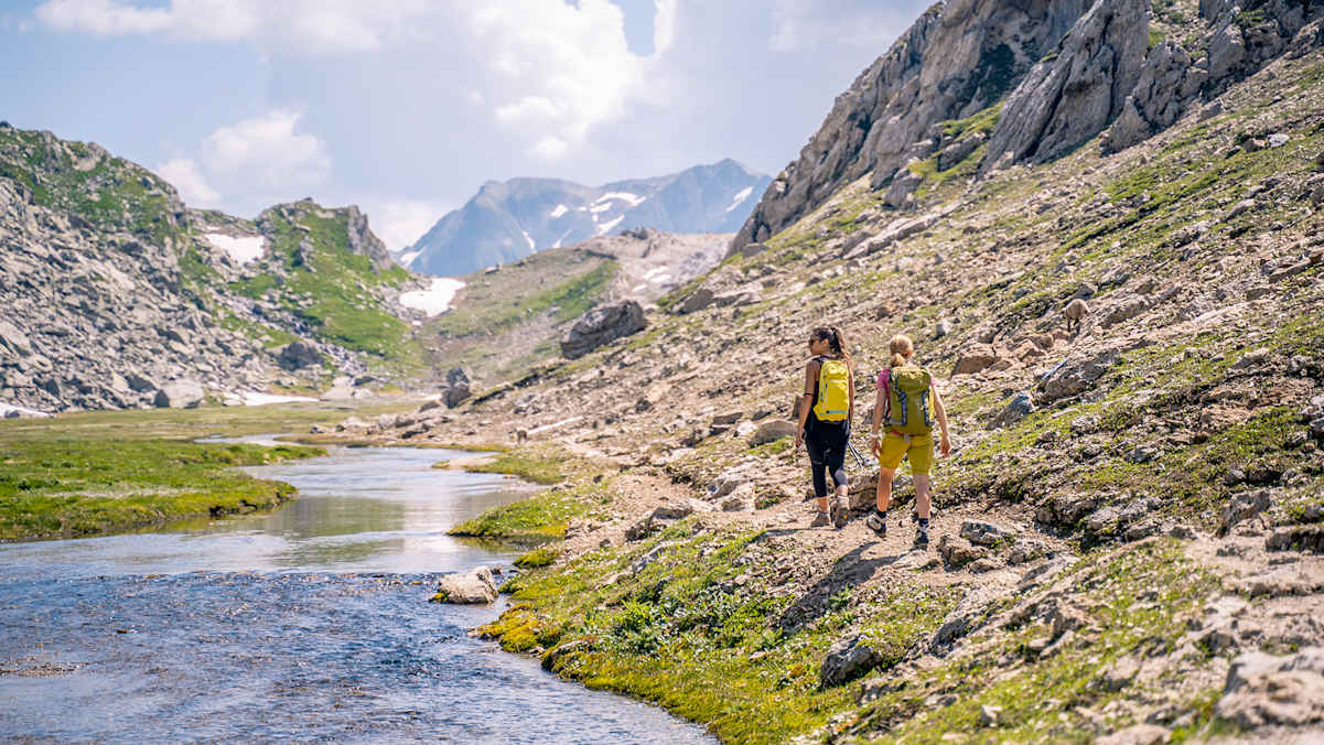 Vorbei an Flüssen und alpiner Tundra: In der Greina-Hochebene beginnt einer der schönsten und anspruchsvollsten Abschnitte der mehrtägigen Wanderung.