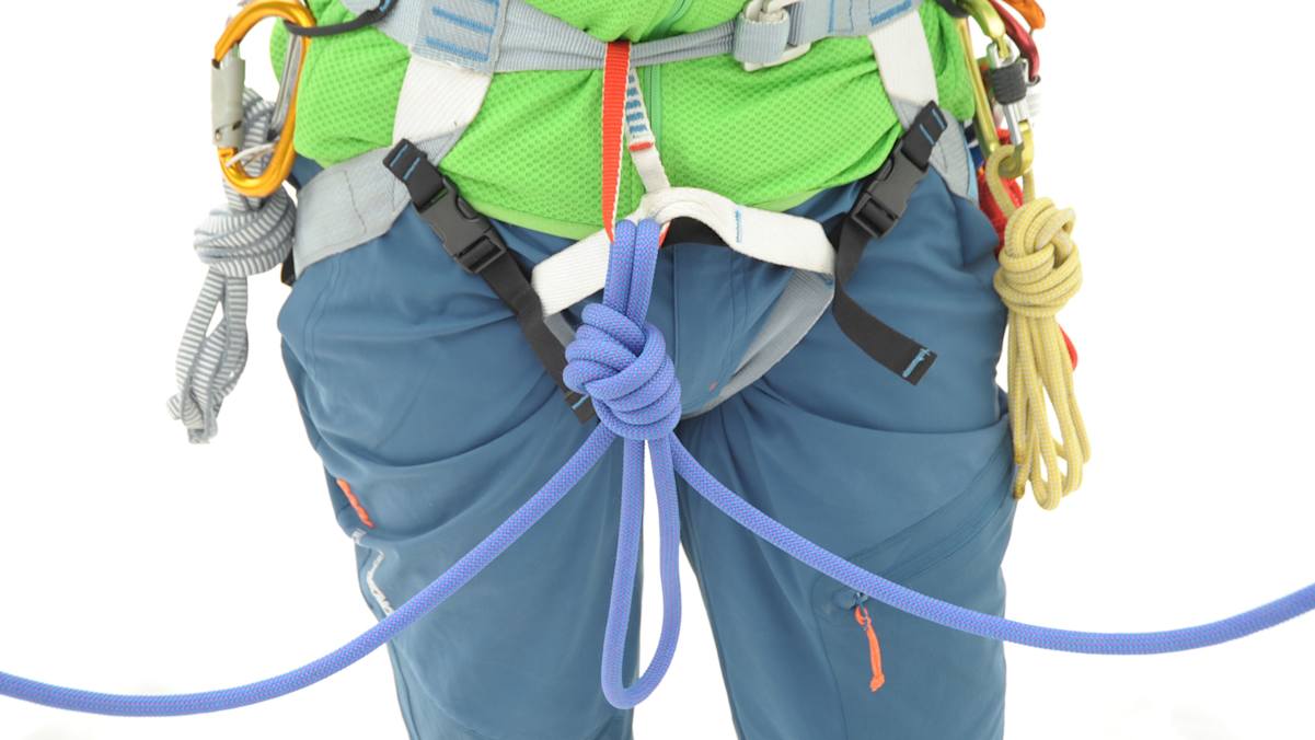 Anseilen: Mittelpersonen können sich auch direkt mit einem gesteckten Sackstich („Führerknoten“) einbinden.