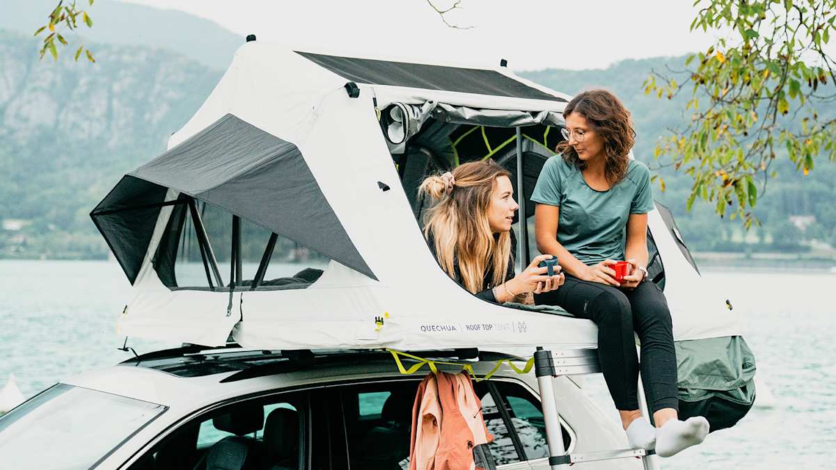 Das Quechua Dachzelt MH500 von Decathlon ist der ideale Begleiter für Kurzentschlossene und spontane Ausflügler.