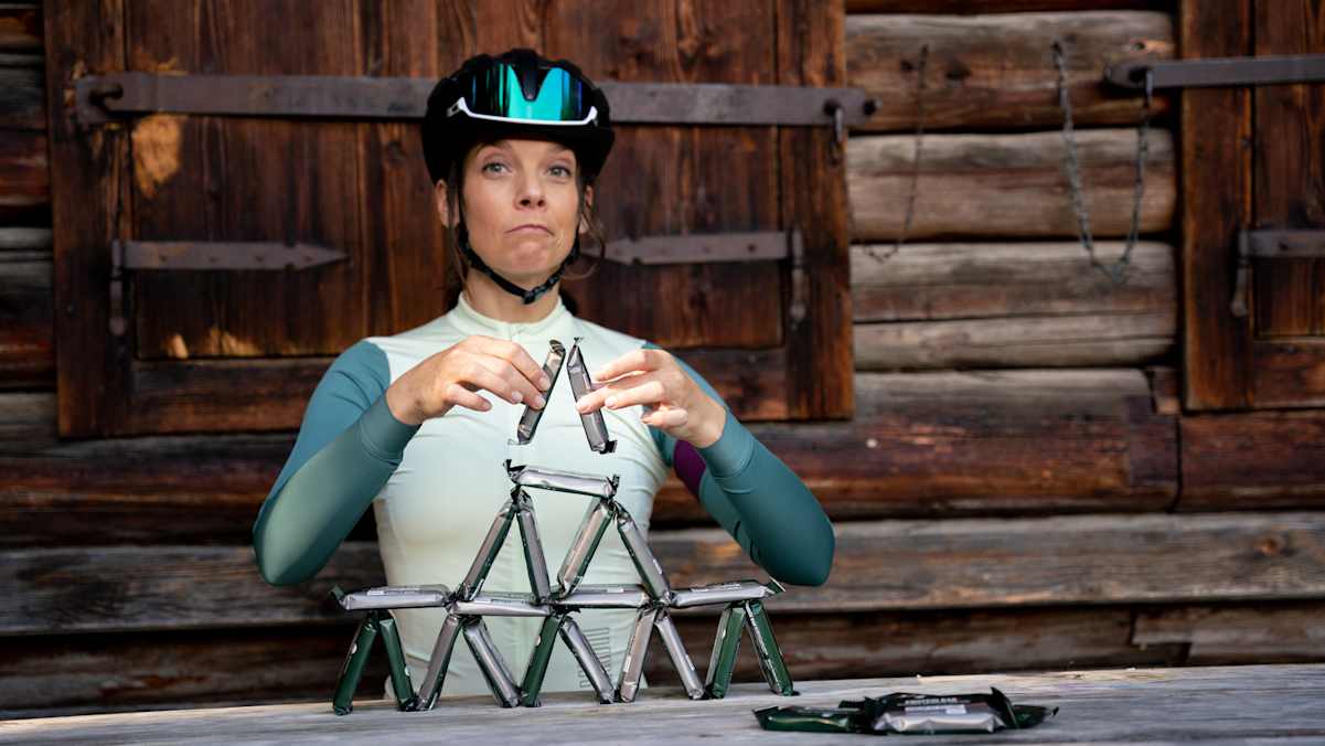 Man muss es mit der Ernährungspyramide nicht so wortwörtlich nehmen wie unsere Autorin, aber wer die richtigen Snacks zu sich nimmt, rollt länger.