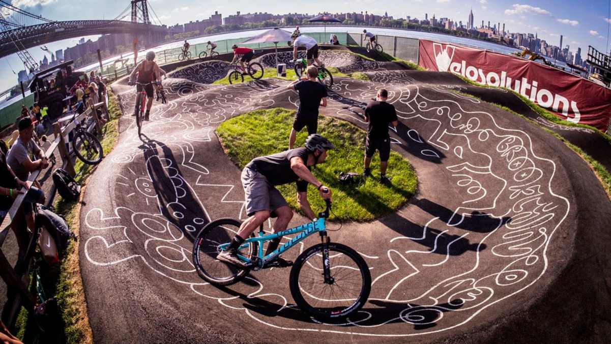 Biker auf der Pumptrack in New York City