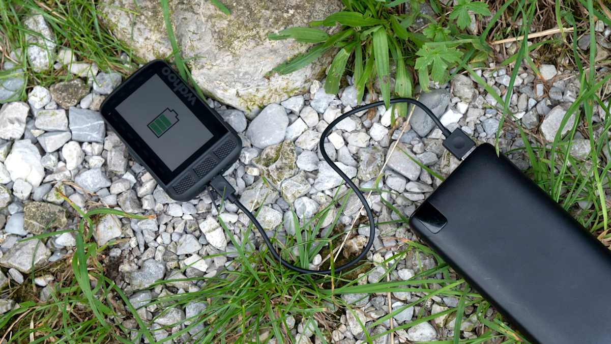 Gerade auf längeren Touren empfiehlt sich ein Fahrradcomputer – und die passenden Ladegeräte nicht zu vergessen!