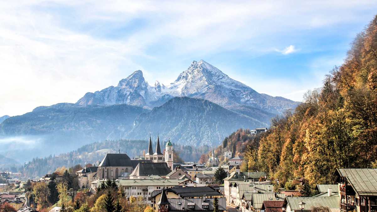 Blick über die Stadt Berchtesgaden in Richtung Watzmann