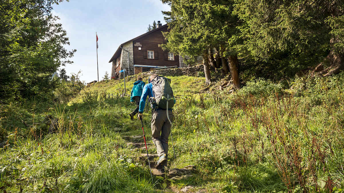Nach ein paar Minuten Aufstieg vom Fälensee ist die Hundsteinhütte erreicht