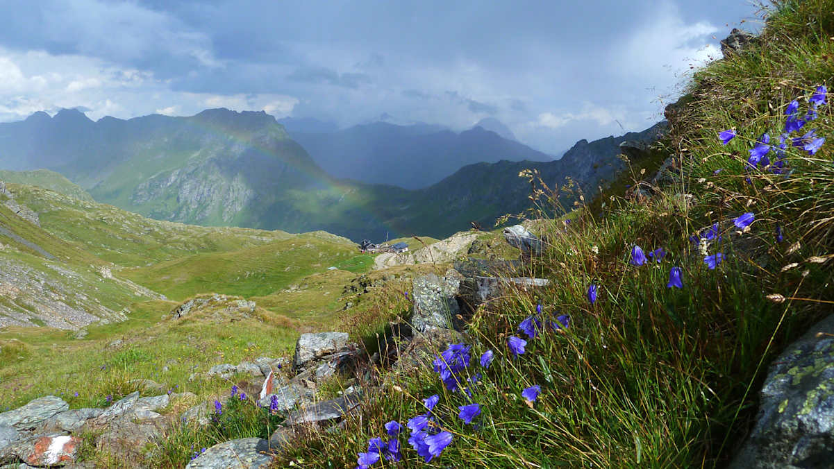 Blick auf die Filmoor-Standschüztenhütte am Karnischen Kamm